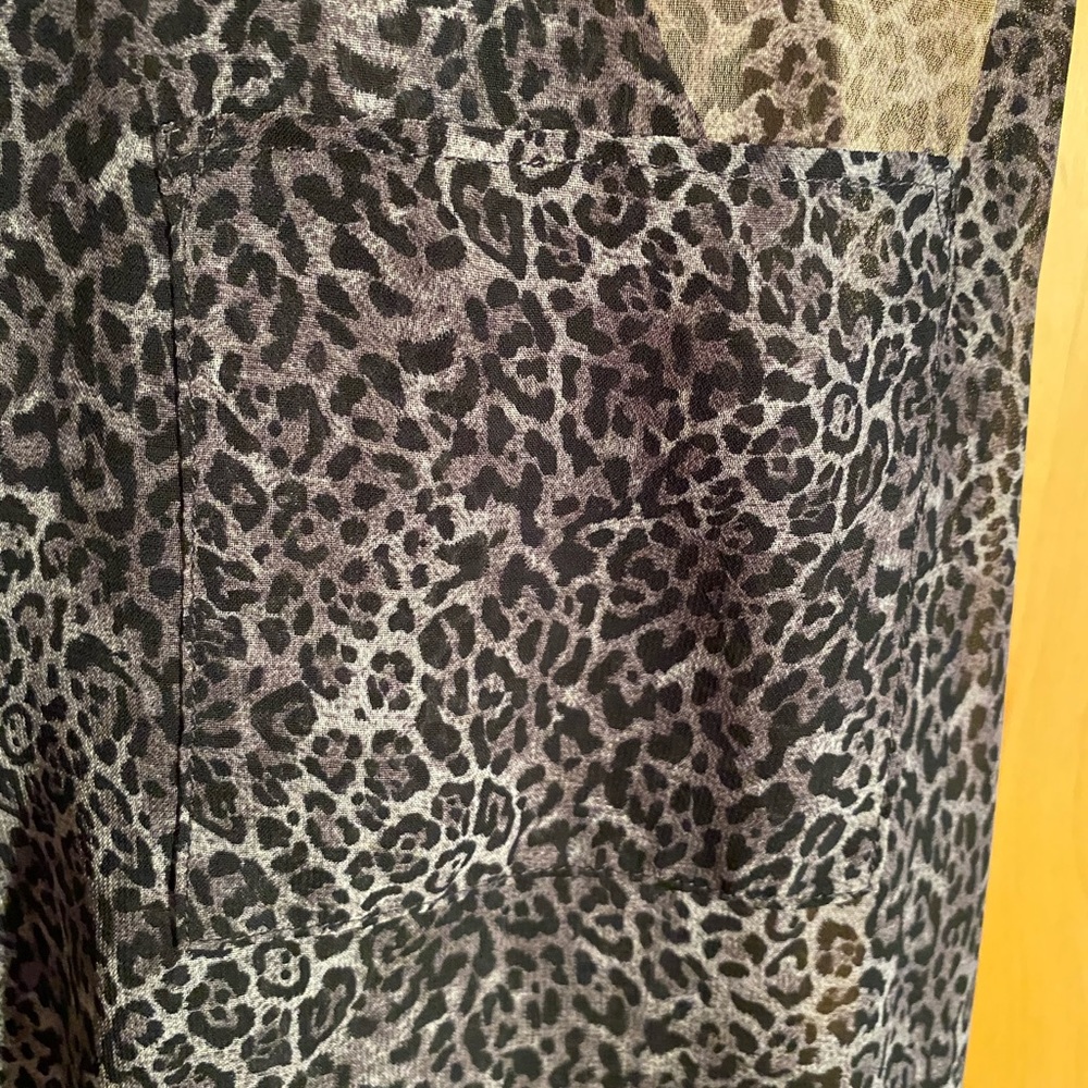 sleeveless top - Picture 2 of 4